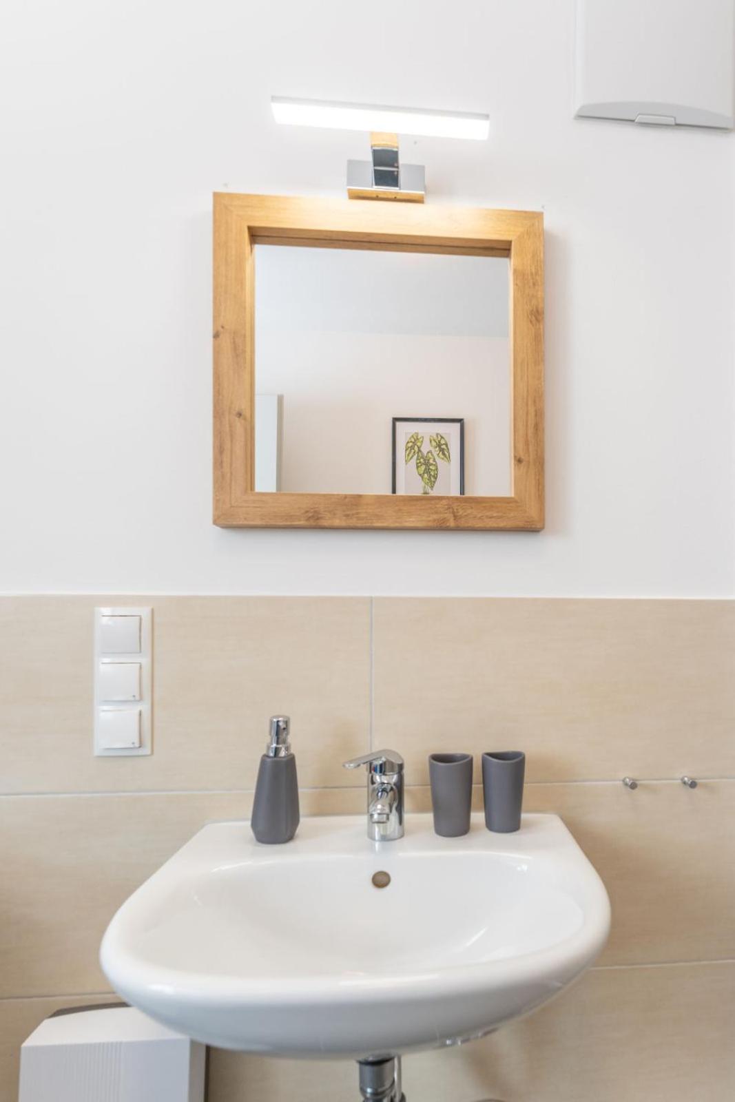 Modernes Apartment Mit Privatem Stellplatz Wenige Minuten Von Der Innenstadt & Mosel Koblenz  Luaran gambar
